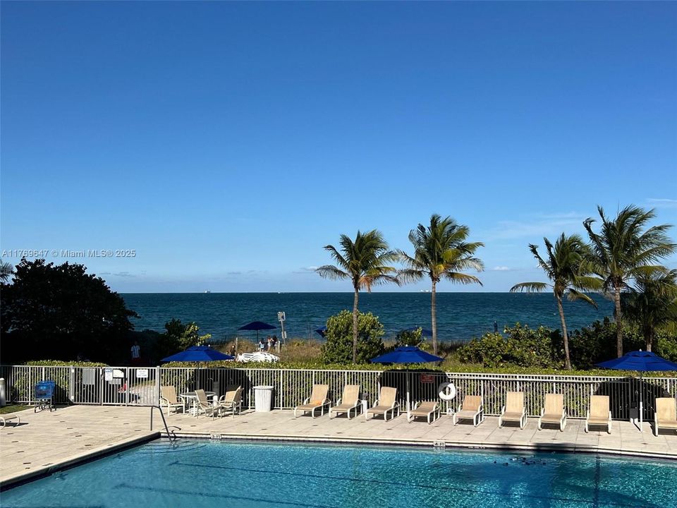 Recently Rented: $7,000 (2 beds, 2 baths, 1670 Square Feet)