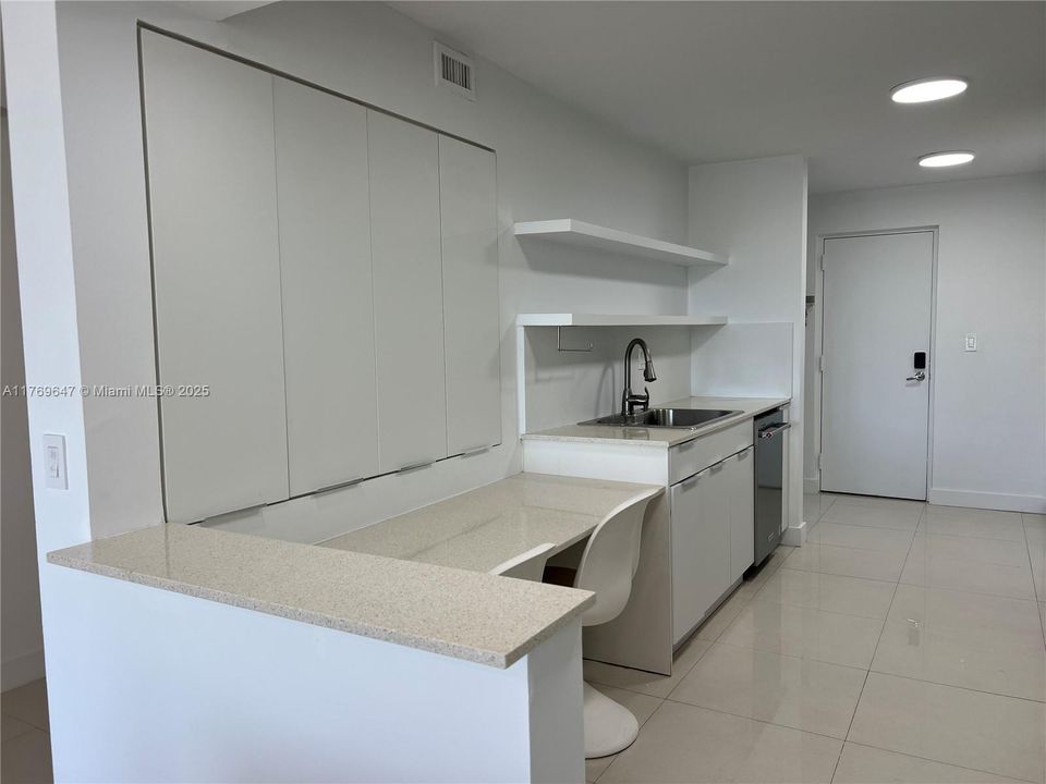 Recently Rented: $7,000 (2 beds, 2 baths, 1670 Square Feet)