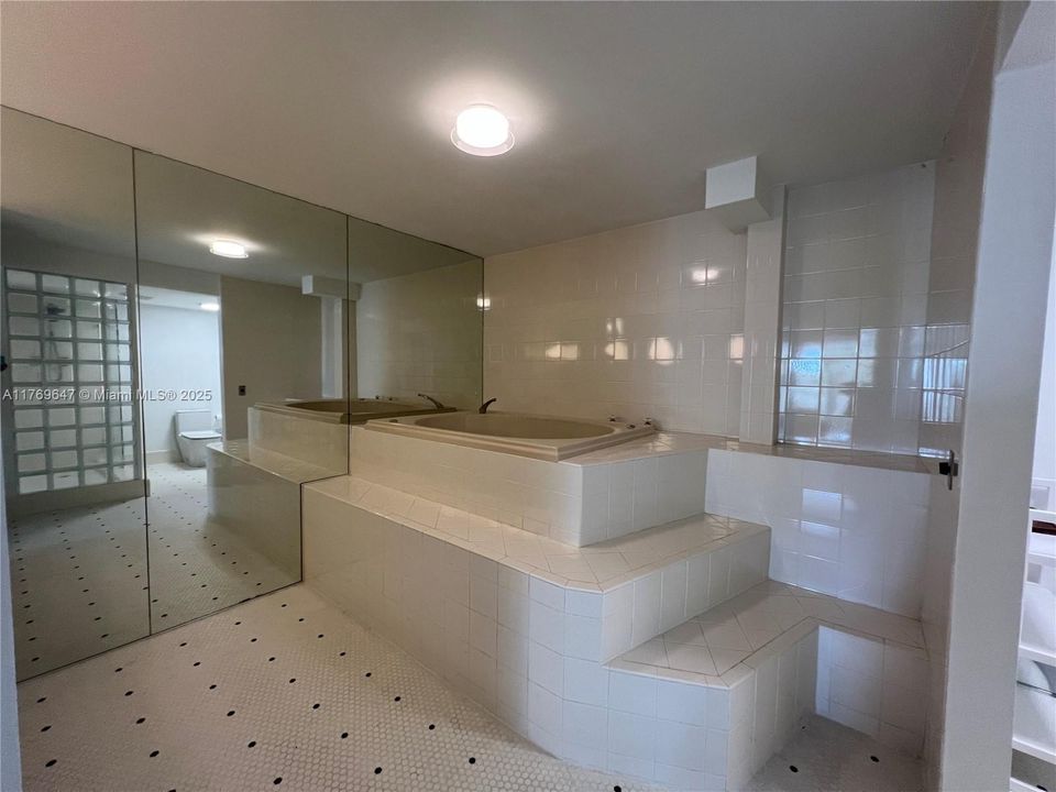 Recently Rented: $7,000 (2 beds, 2 baths, 1670 Square Feet)