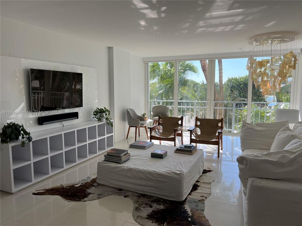 Recently Rented: $7,000 (2 beds, 2 baths, 1670 Square Feet)