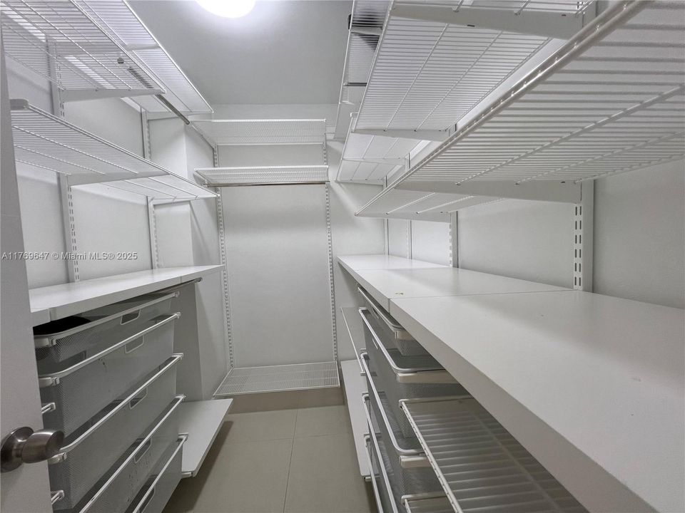 Recently Rented: $7,000 (2 beds, 2 baths, 1670 Square Feet)