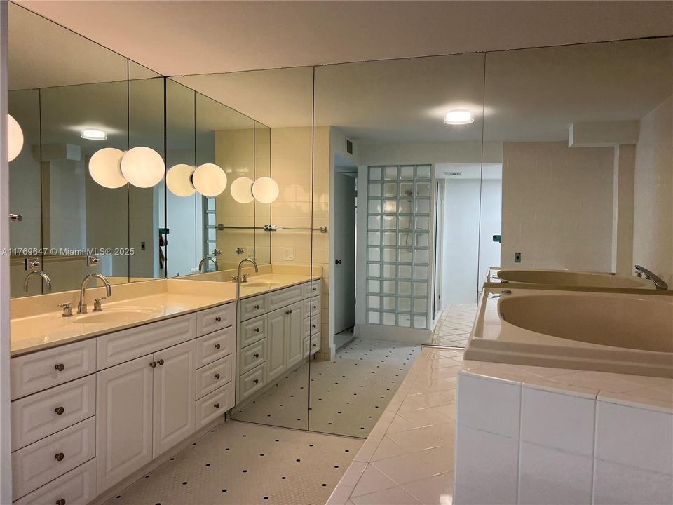 Recently Rented: $7,000 (2 beds, 2 baths, 1670 Square Feet)