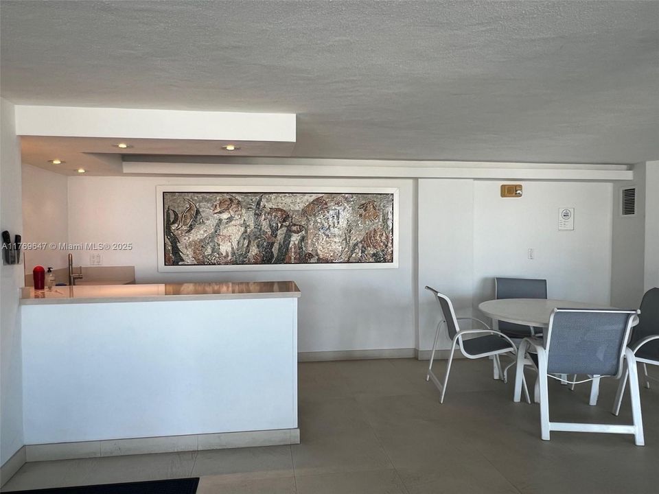 Recently Rented: $7,000 (2 beds, 2 baths, 1670 Square Feet)