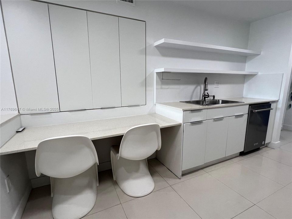 Recently Rented: $7,000 (2 beds, 2 baths, 1670 Square Feet)