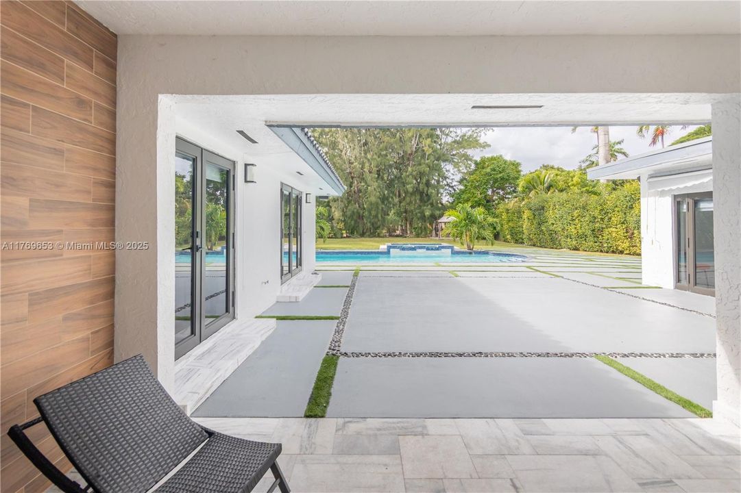 Active With Contract: $2,434,900 (6 beds, 5 baths, 4609 Square Feet)