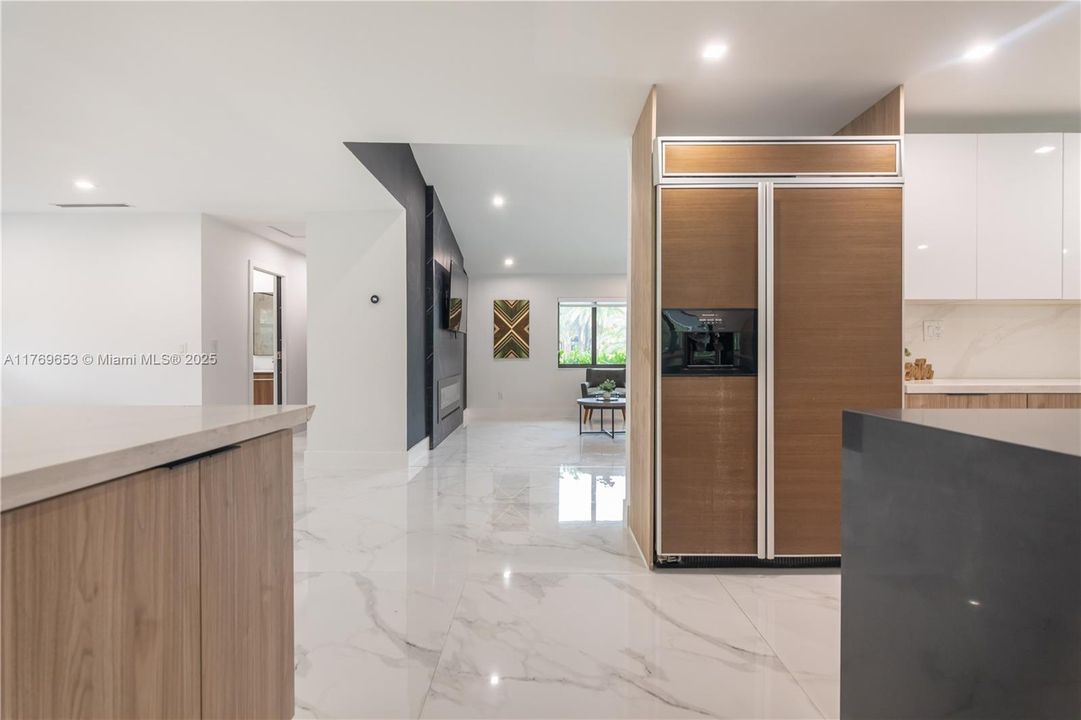 Active With Contract: $2,434,900 (6 beds, 5 baths, 4609 Square Feet)