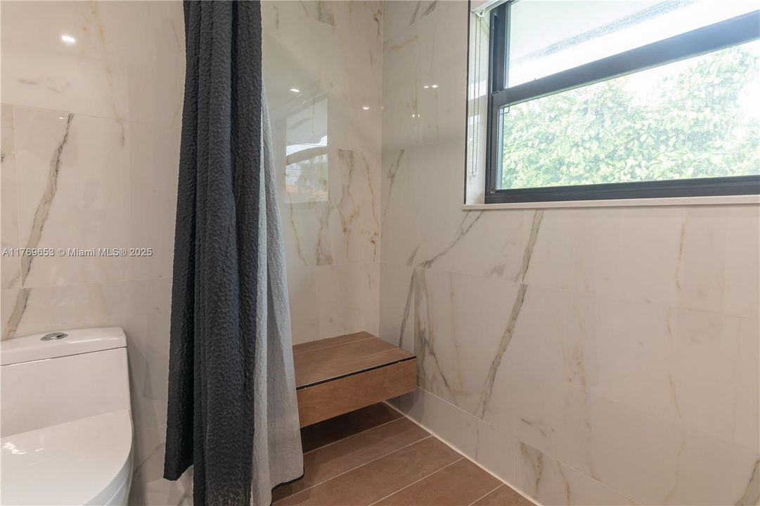 Active With Contract: $2,434,900 (6 beds, 5 baths, 4609 Square Feet)