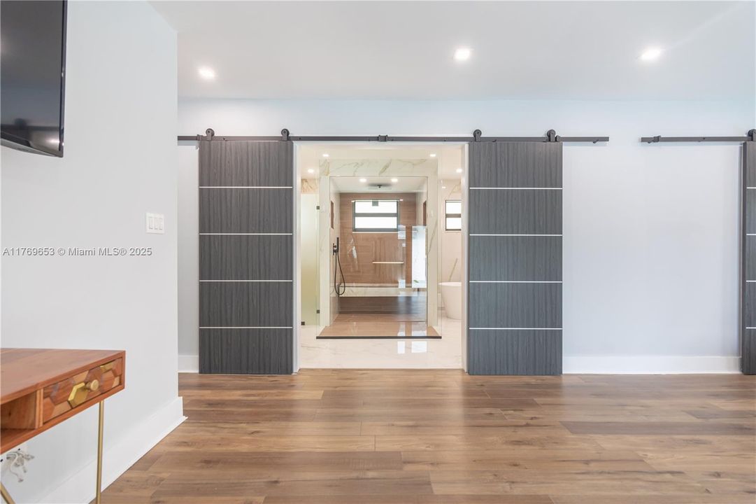 Active With Contract: $2,434,900 (6 beds, 5 baths, 4609 Square Feet)