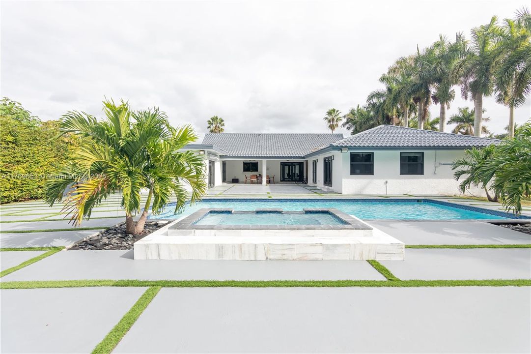 Active With Contract: $2,434,900 (6 beds, 5 baths, 4609 Square Feet)