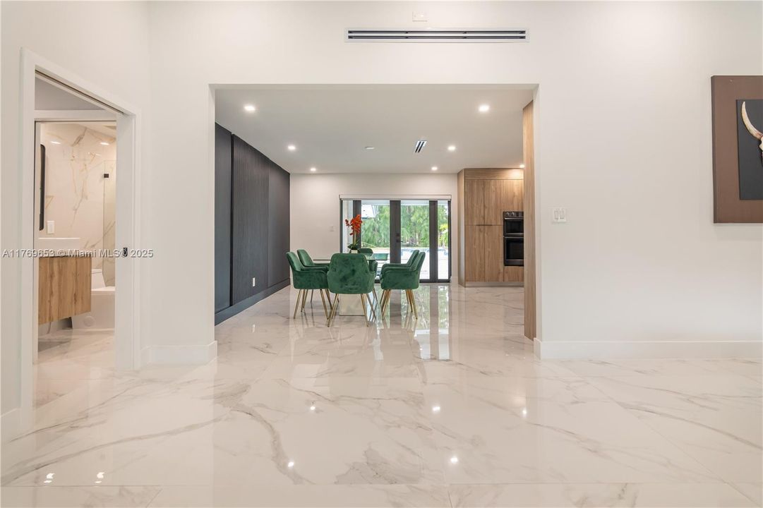 Active With Contract: $2,434,900 (6 beds, 5 baths, 4609 Square Feet)