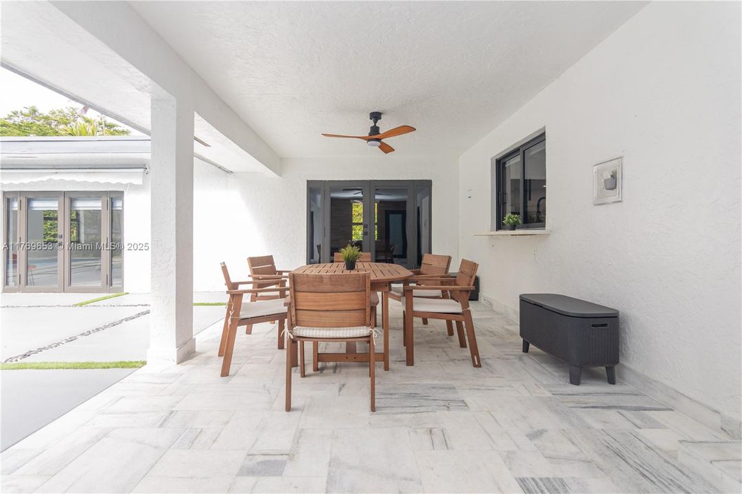 Active With Contract: $2,434,900 (6 beds, 5 baths, 4609 Square Feet)