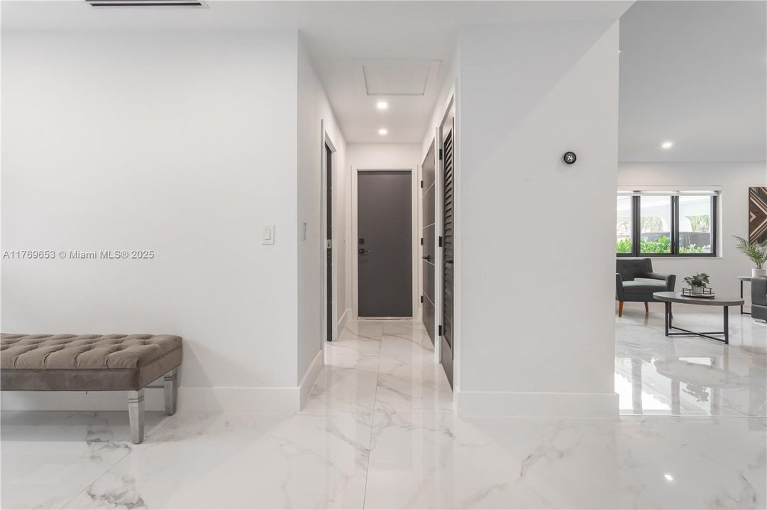 Active With Contract: $2,434,900 (6 beds, 5 baths, 4609 Square Feet)