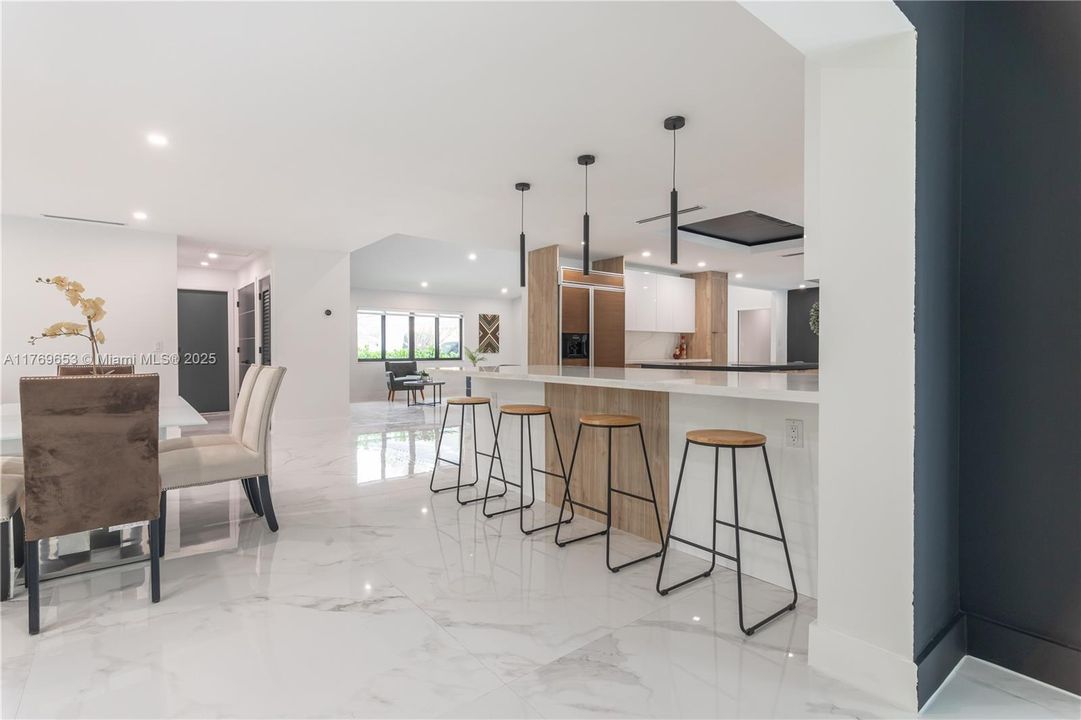 Active With Contract: $2,434,900 (6 beds, 5 baths, 4609 Square Feet)