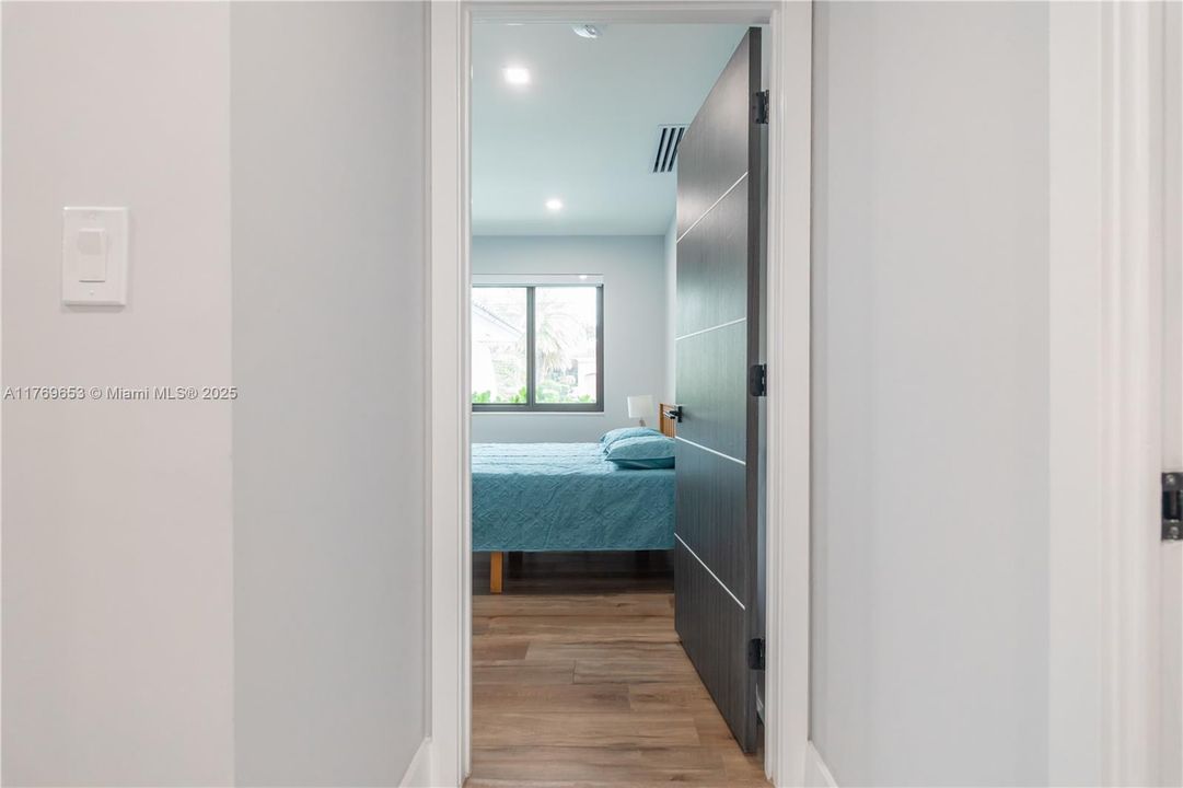 Active With Contract: $2,434,900 (6 beds, 5 baths, 4609 Square Feet)