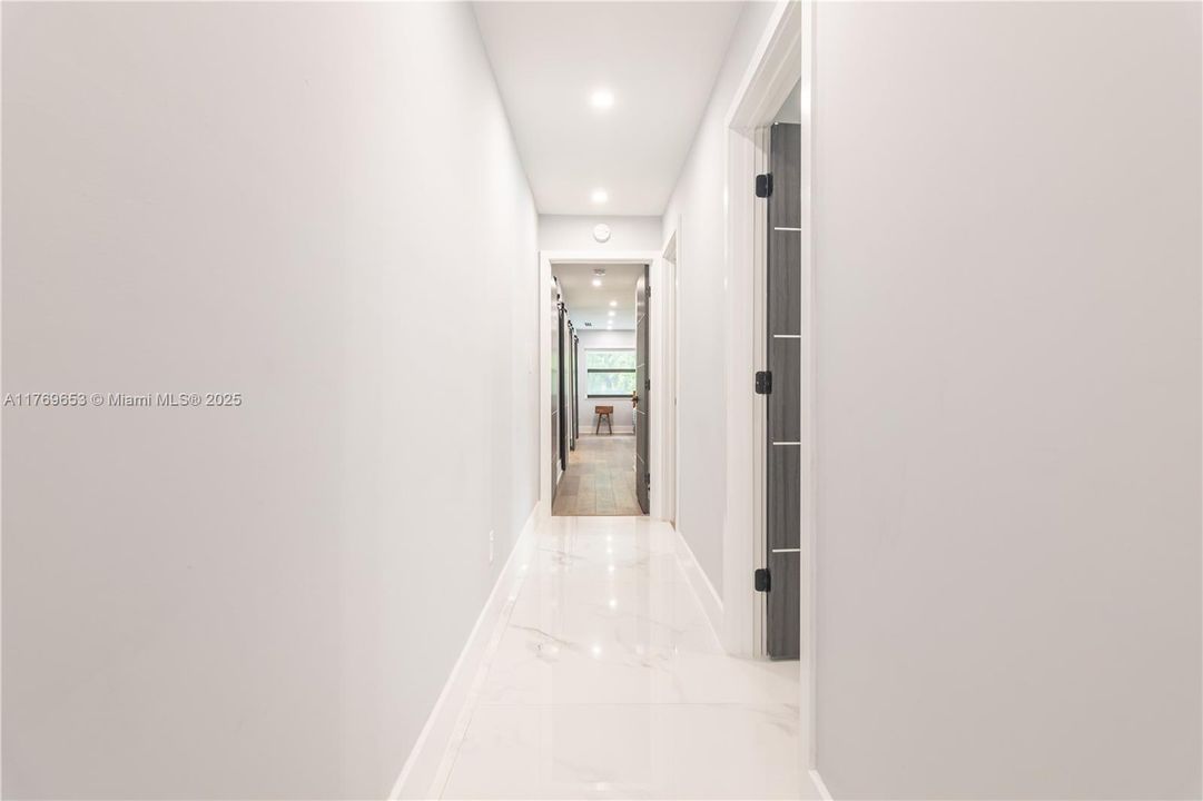 Active With Contract: $2,434,900 (6 beds, 5 baths, 4609 Square Feet)