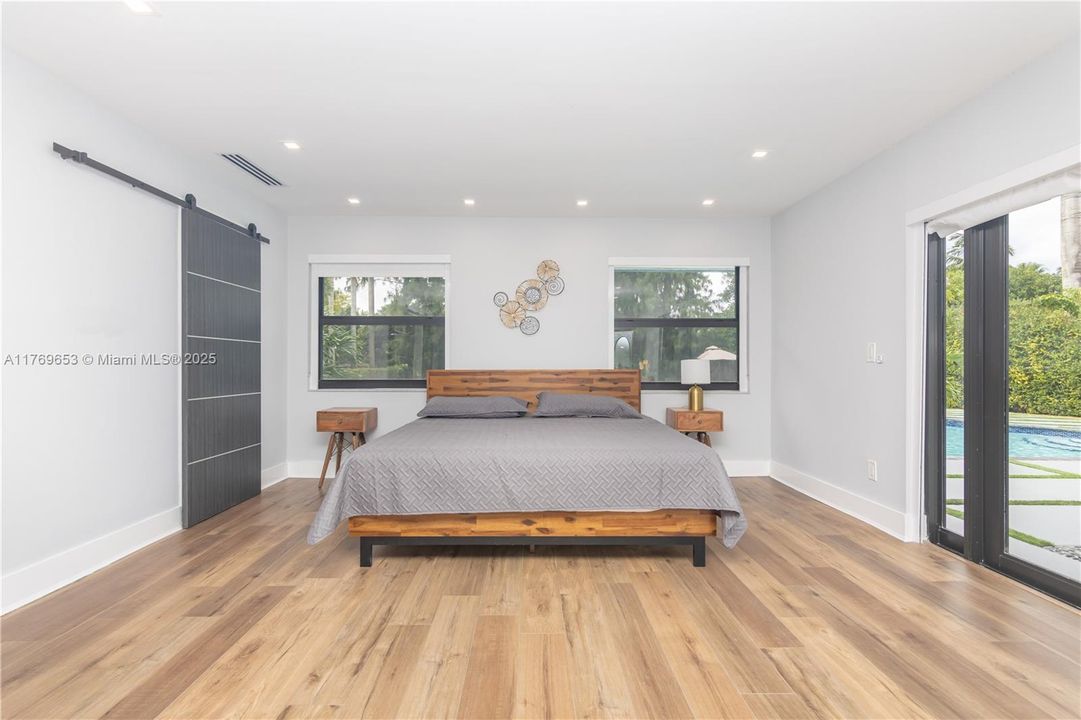 Active With Contract: $2,434,900 (6 beds, 5 baths, 4609 Square Feet)