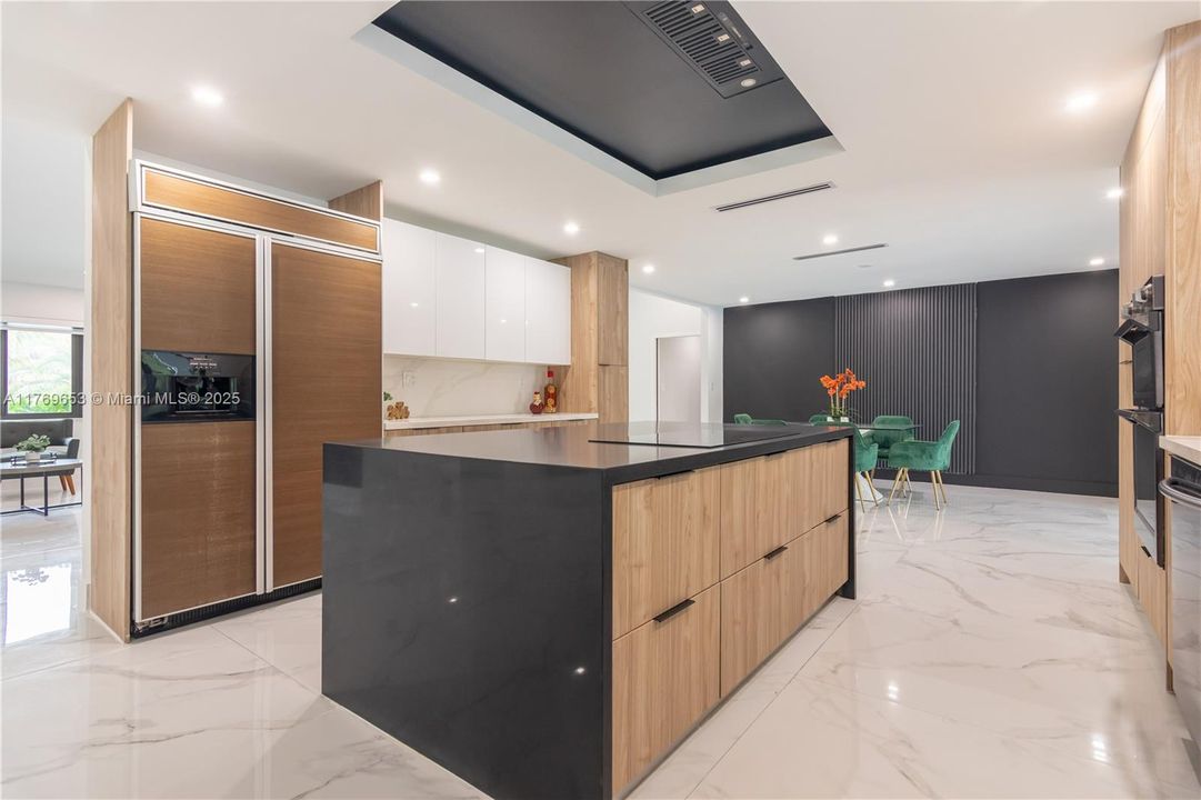 Active With Contract: $2,434,900 (6 beds, 5 baths, 4609 Square Feet)