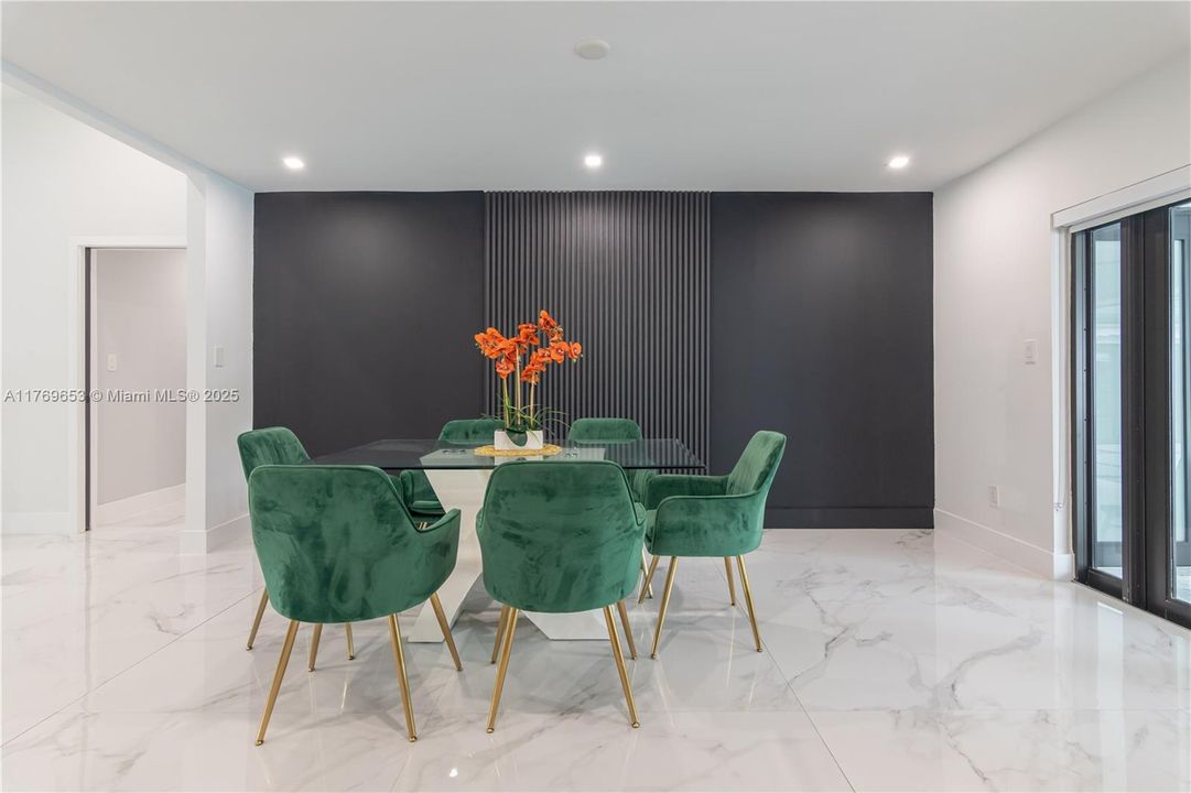 Active With Contract: $2,434,900 (6 beds, 5 baths, 4609 Square Feet)