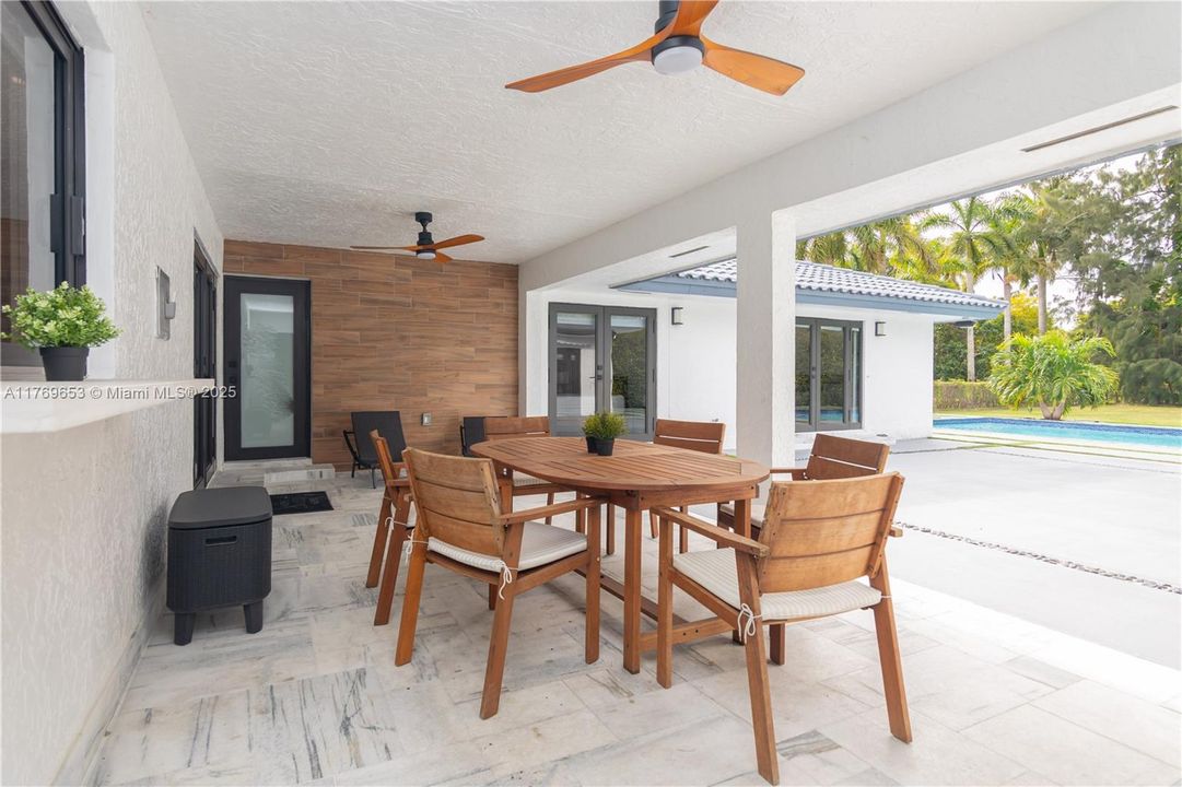 Active With Contract: $2,434,900 (6 beds, 5 baths, 4609 Square Feet)