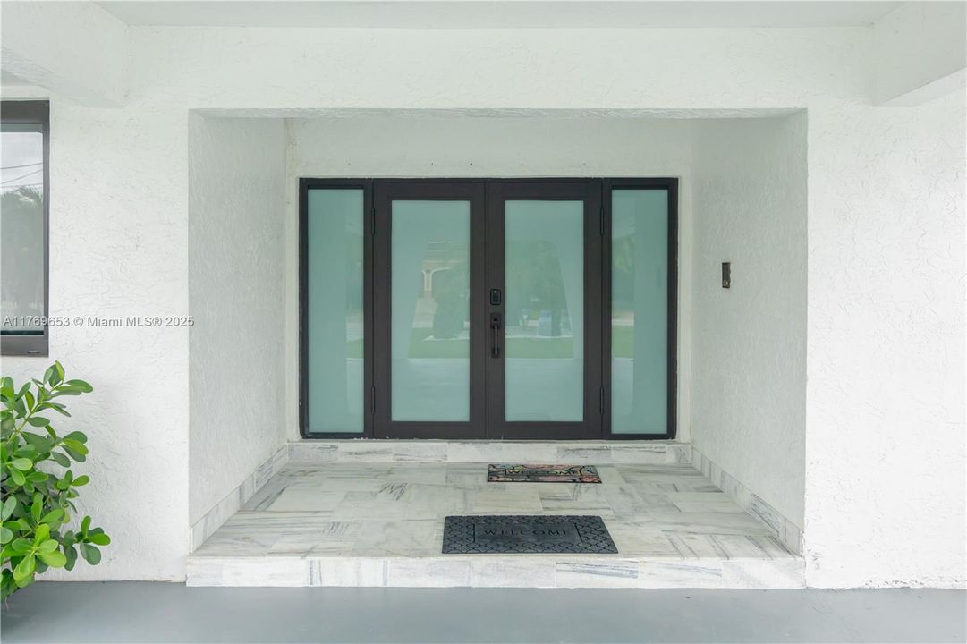 Active With Contract: $2,434,900 (6 beds, 5 baths, 4609 Square Feet)