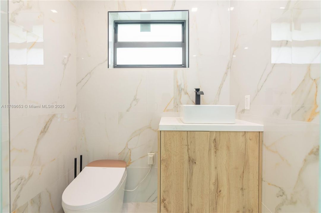 Active With Contract: $2,434,900 (6 beds, 5 baths, 4609 Square Feet)