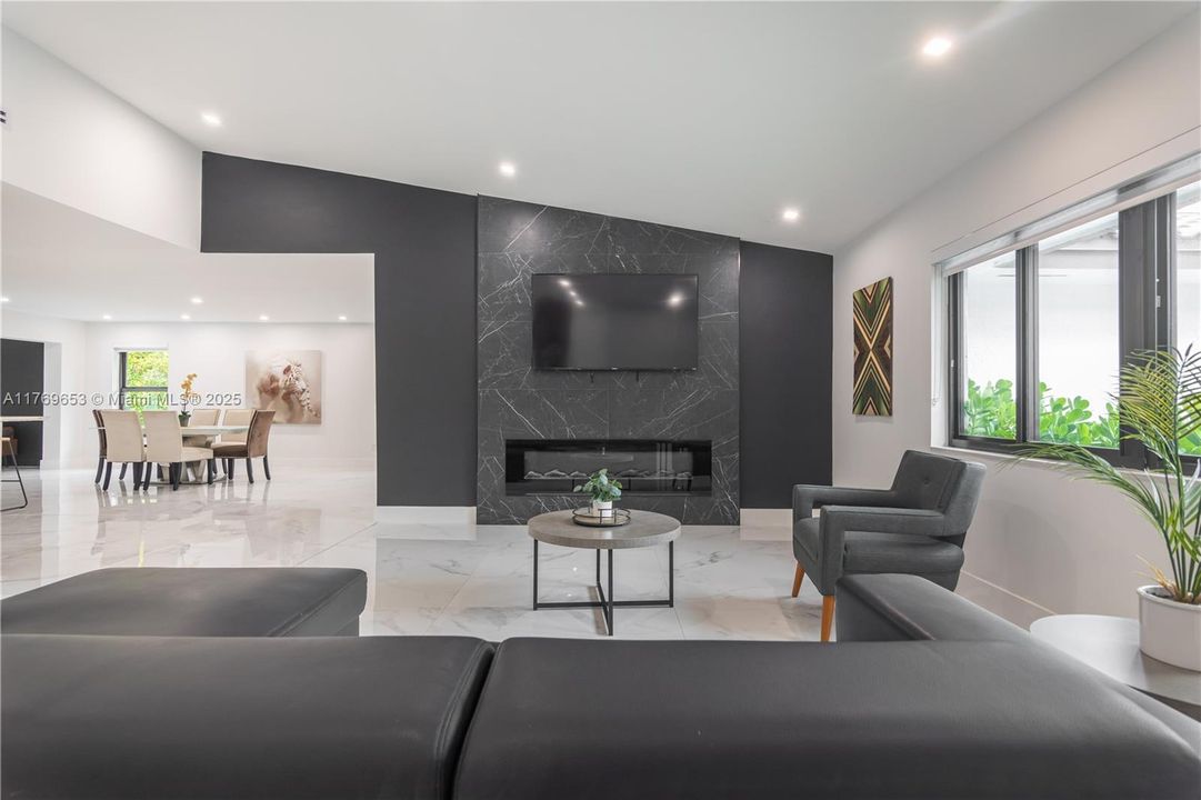 Active With Contract: $2,434,900 (6 beds, 5 baths, 4609 Square Feet)