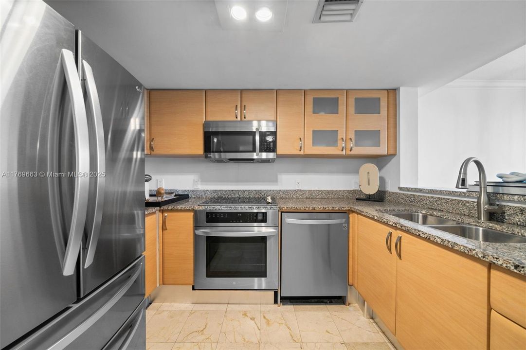 Recently Sold: $545,000 (1 beds, 1 baths, 791 Square Feet)