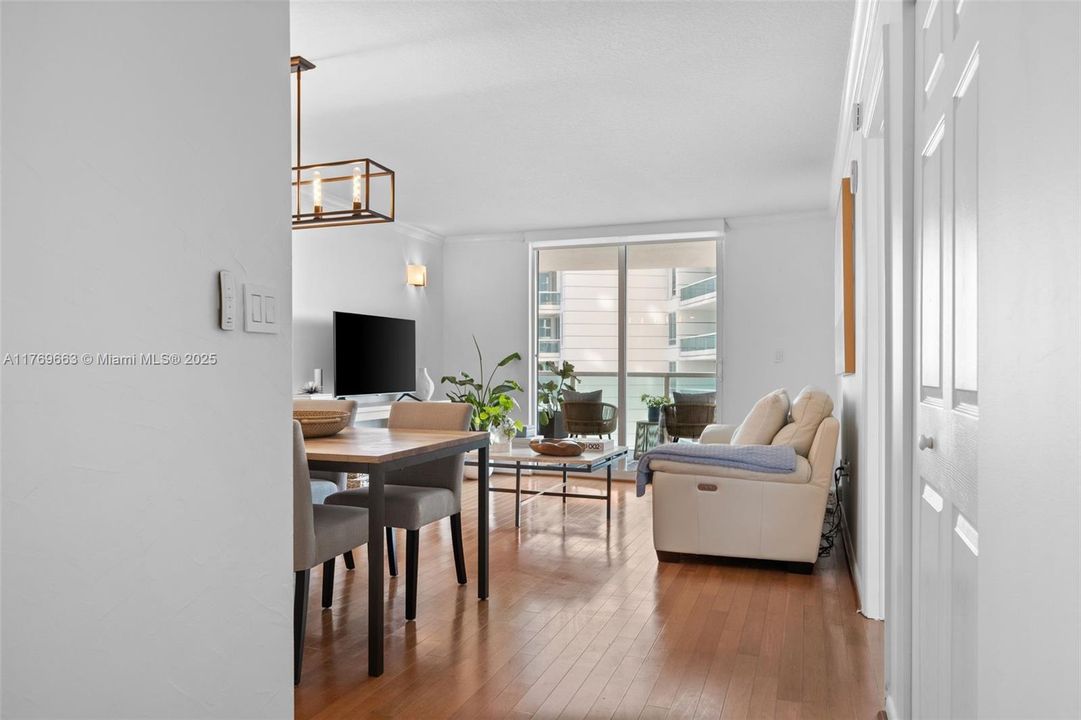 Recently Sold: $545,000 (1 beds, 1 baths, 791 Square Feet)