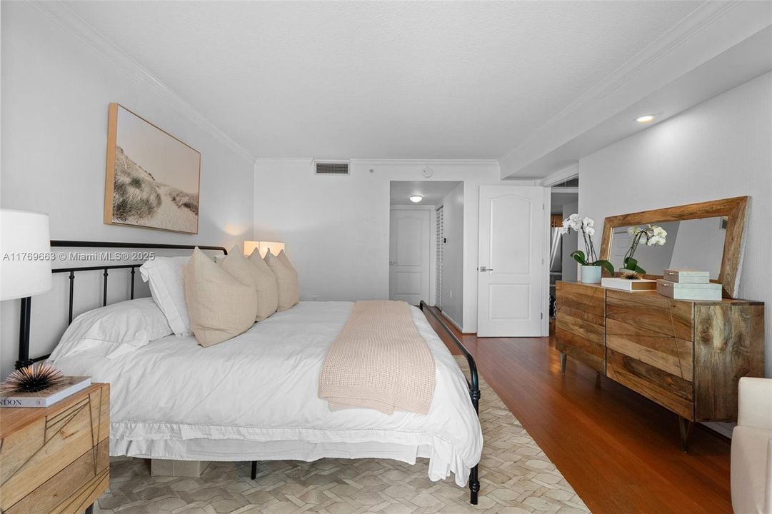 Recently Sold: $545,000 (1 beds, 1 baths, 791 Square Feet)