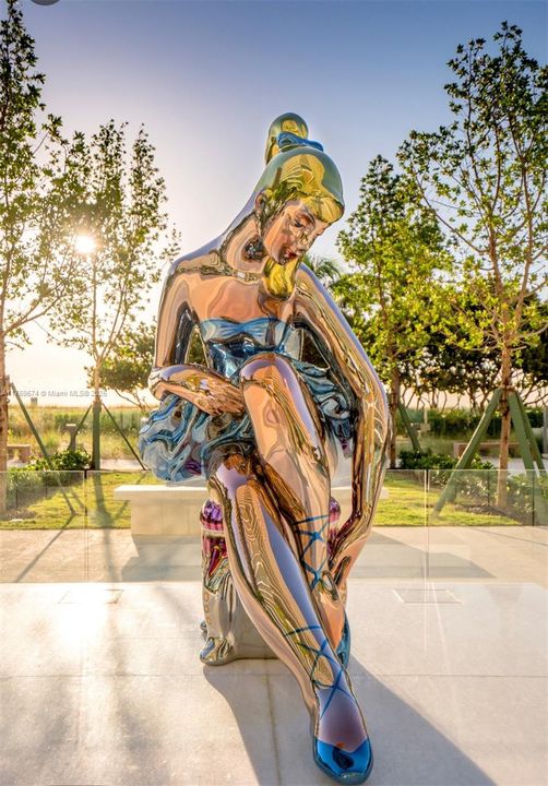 合同活跃: $12,750 (1 贝兹, 1 浴室, 1267 平方英尺)