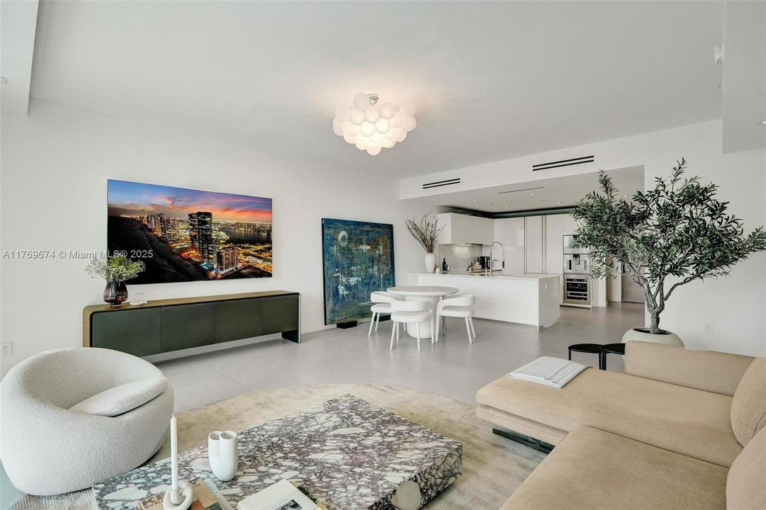 合同活跃: $12,750 (1 贝兹, 1 浴室, 1267 平方英尺)