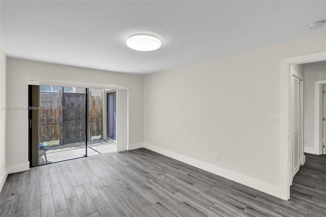 最近租的: $2,400 (2 贝兹, 2 浴室, 977 平方英尺)