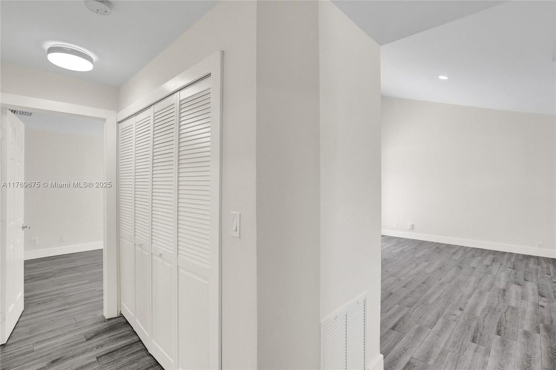 最近租的: $2,400 (2 贝兹, 2 浴室, 977 平方英尺)