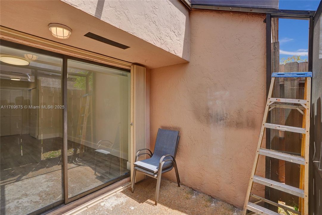 最近租的: $2,400 (2 贝兹, 2 浴室, 977 平方英尺)