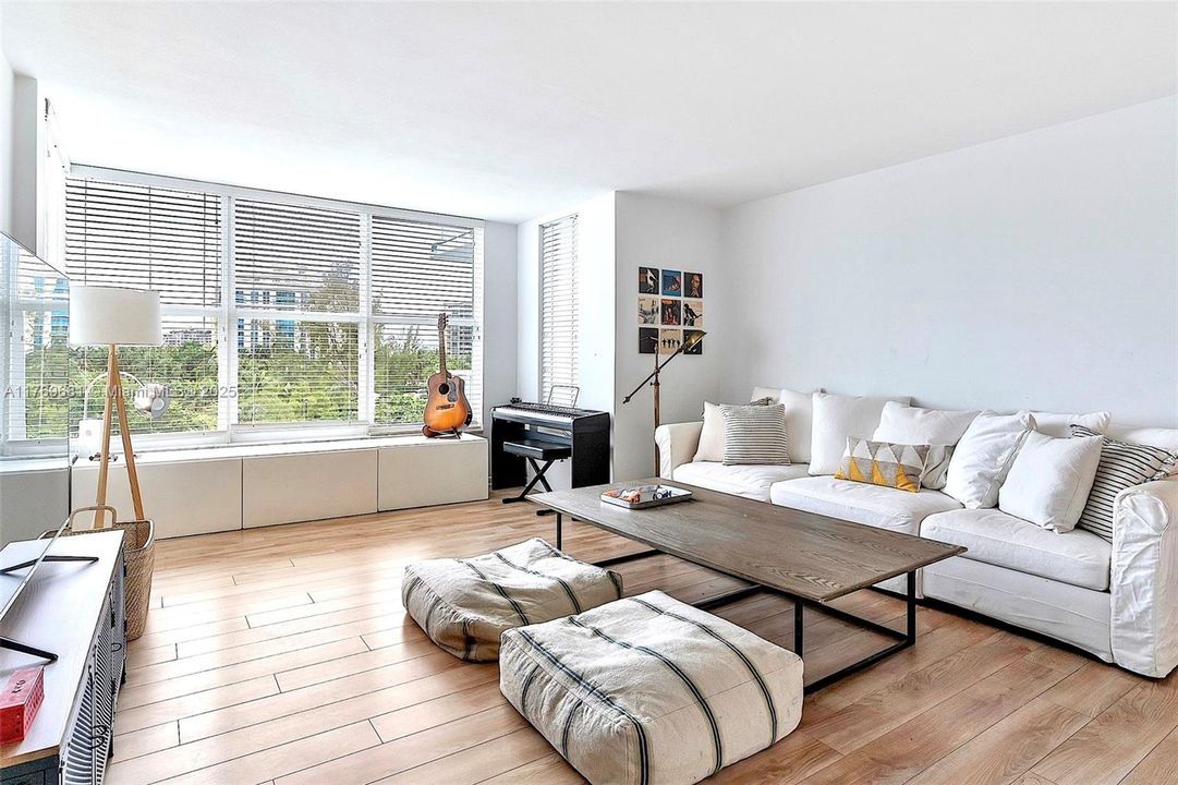 Recently Sold: $2,675,000 (3 beds, 3 baths, 1772 Square Feet)