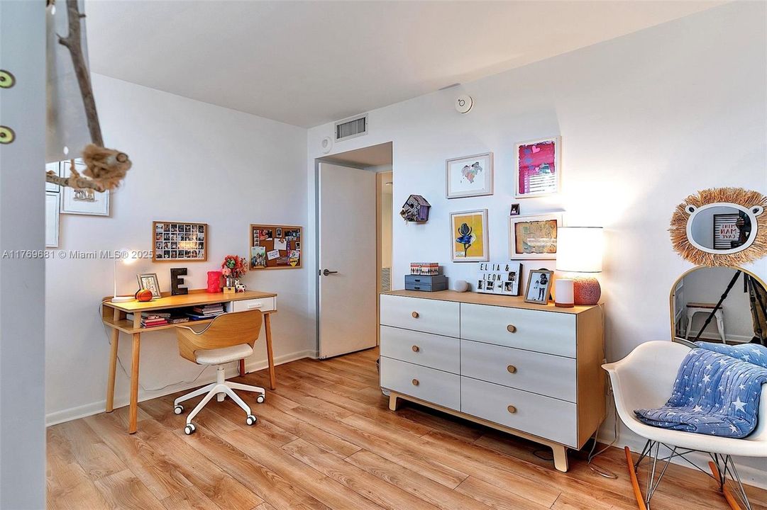 Recently Sold: $2,675,000 (3 beds, 3 baths, 1772 Square Feet)