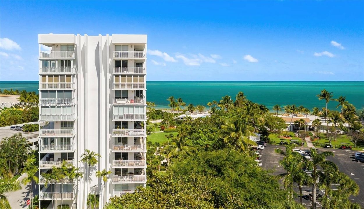 Recently Sold: $2,675,000 (3 beds, 3 baths, 1772 Square Feet)