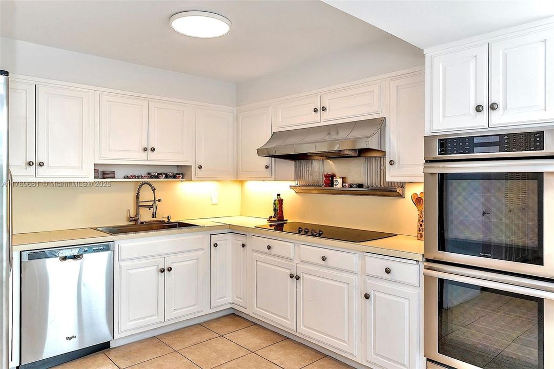 Recently Sold: $2,675,000 (3 beds, 3 baths, 1772 Square Feet)