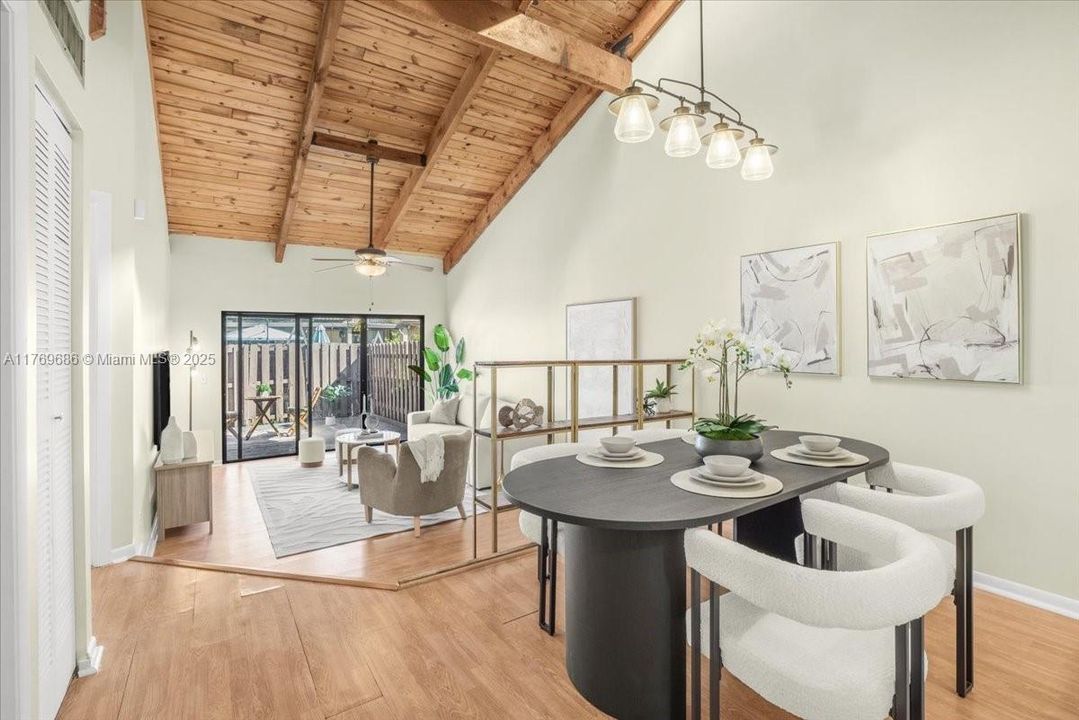 Recently Sold: $325,000 (2 beds, 1 baths, 947 Square Feet)