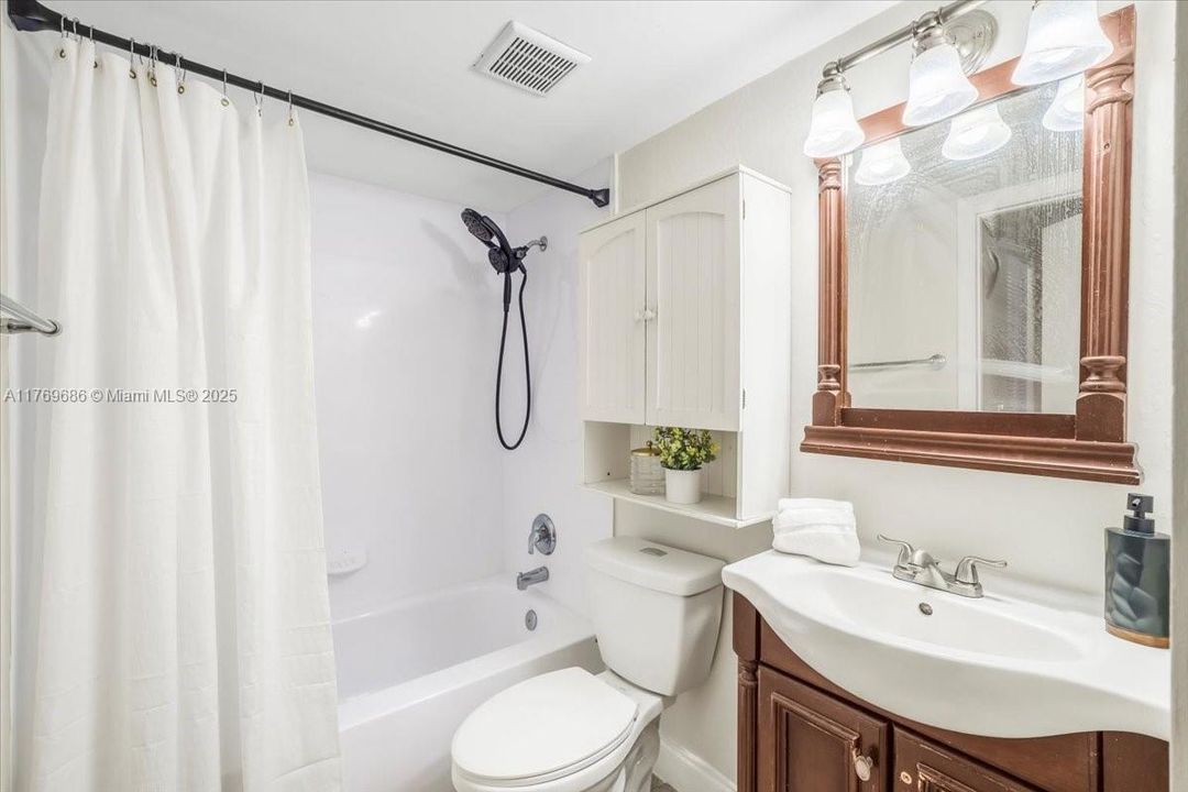 Recently Sold: $325,000 (2 beds, 1 baths, 947 Square Feet)