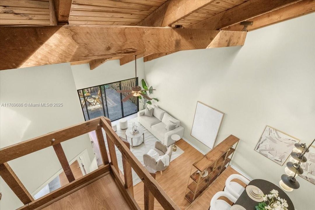 Recently Sold: $325,000 (2 beds, 1 baths, 947 Square Feet)