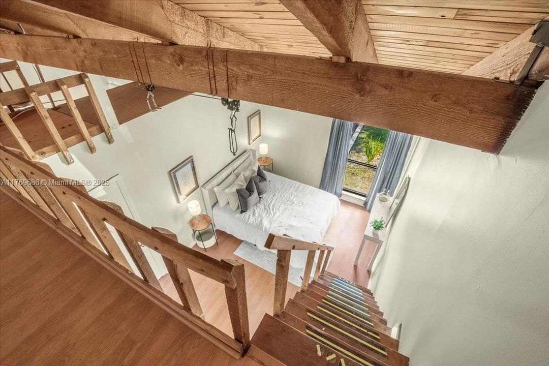 Recently Sold: $325,000 (2 beds, 1 baths, 947 Square Feet)