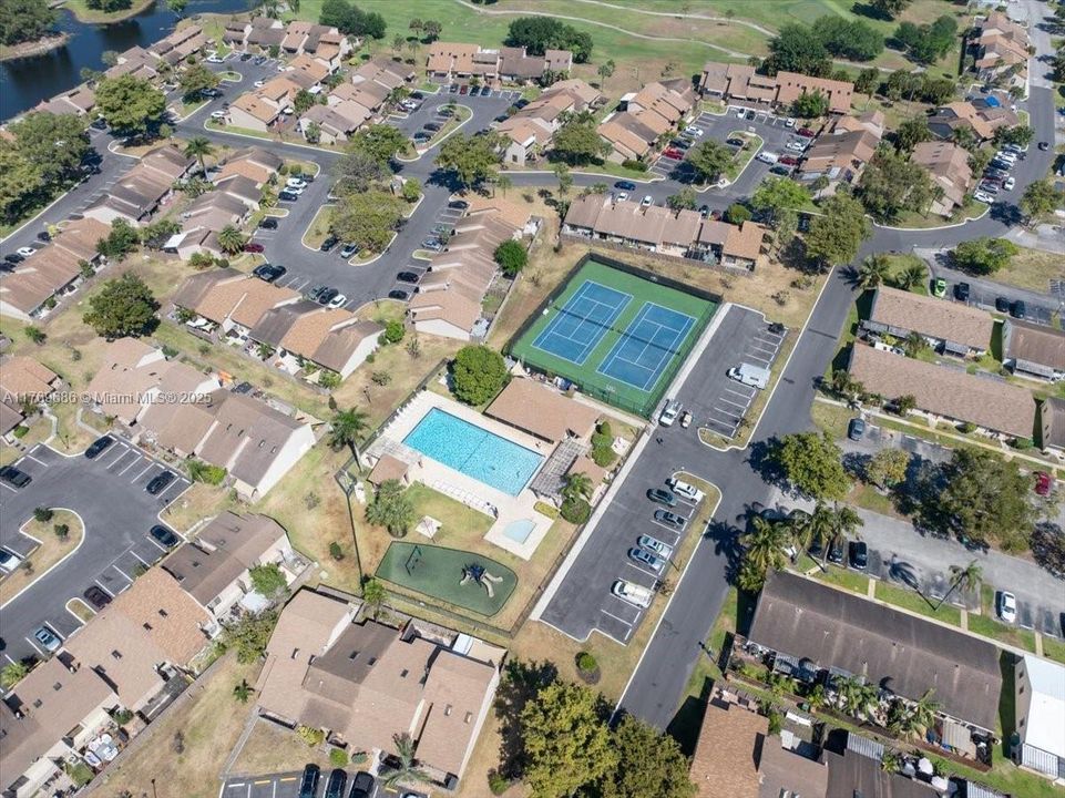 Recently Sold: $325,000 (2 beds, 1 baths, 947 Square Feet)