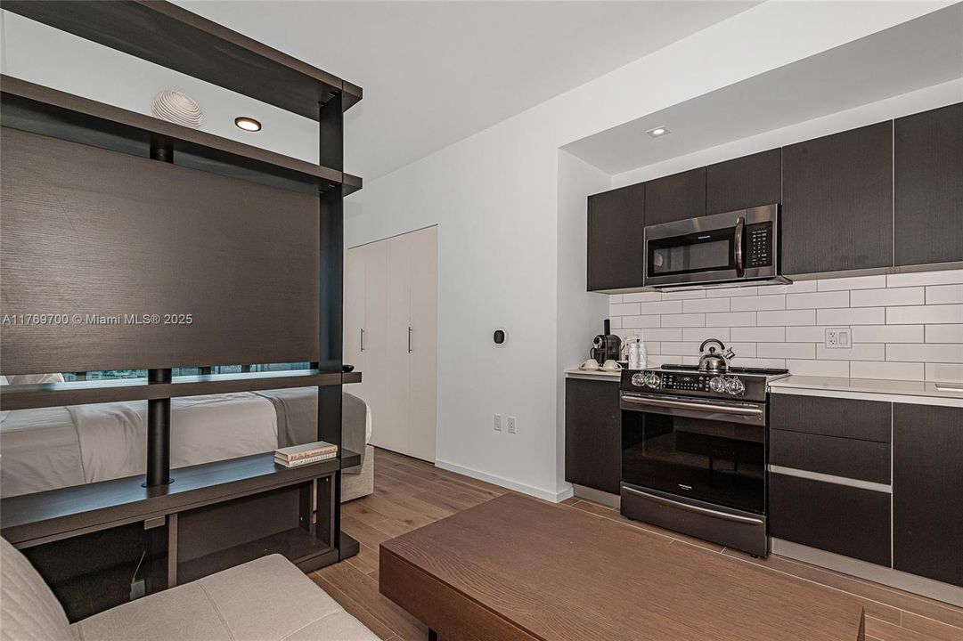 For Rent: $2,955 (0 beds, 1 baths, 341 Square Feet)