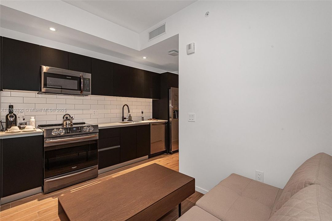 For Rent: $2,955 (0 beds, 1 baths, 341 Square Feet)