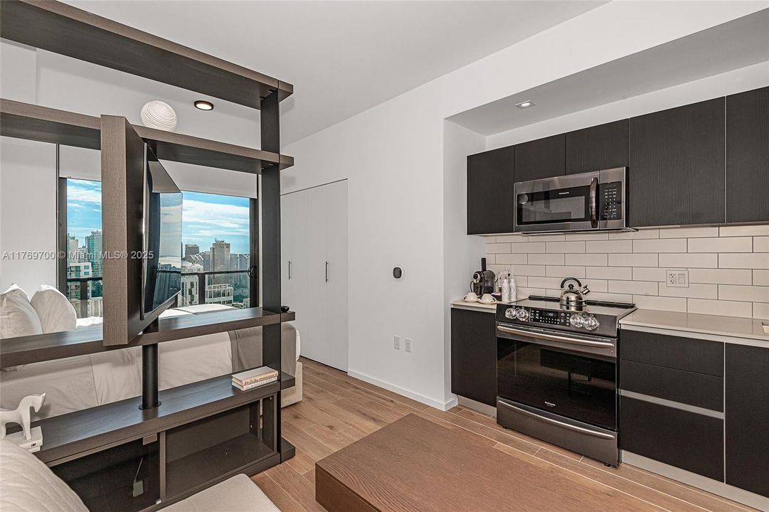 For Rent: $2,955 (0 beds, 1 baths, 341 Square Feet)