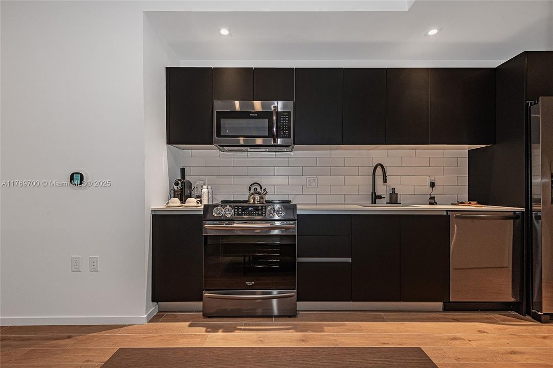 For Rent: $2,955 (0 beds, 1 baths, 341 Square Feet)