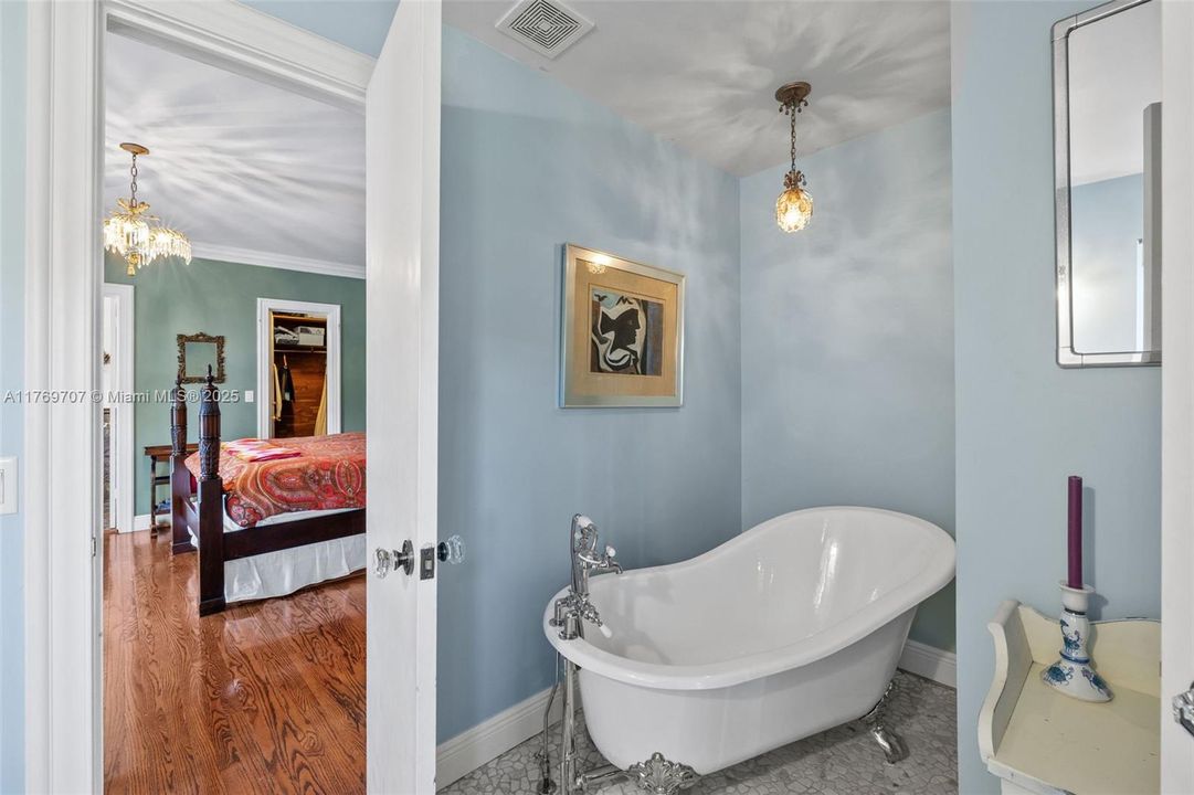 Recently Sold: $3,250,000 (4 beds, 4 baths, 4267 Square Feet)