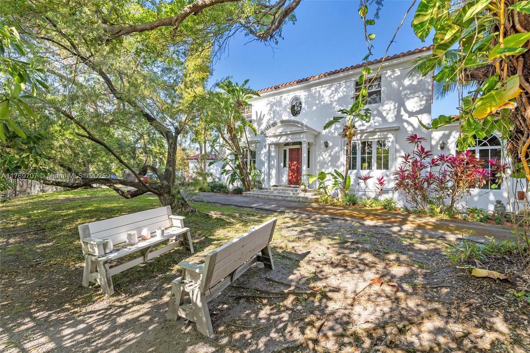 Recently Sold: $3,250,000 (4 beds, 4 baths, 4267 Square Feet)