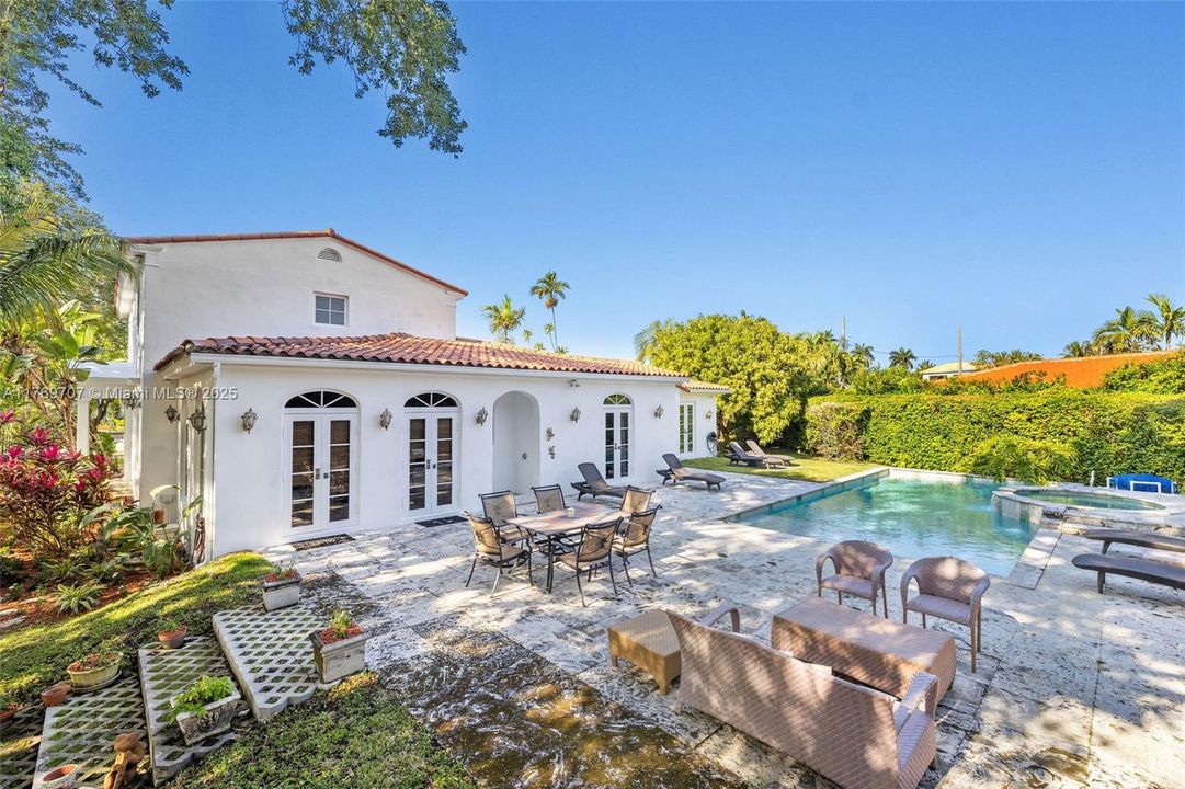 Recently Sold: $3,250,000 (4 beds, 4 baths, 4267 Square Feet)